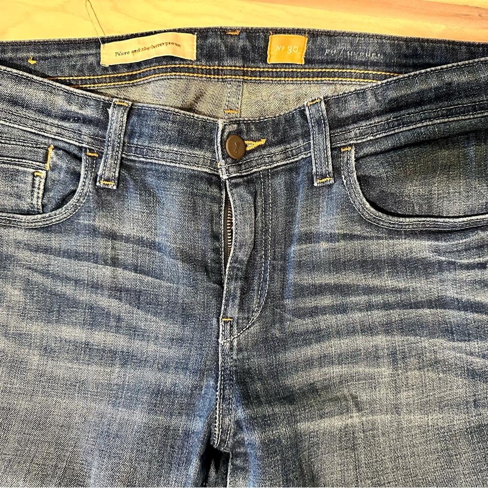 Pilcro low rise straight leg, vintage style jeans. Size 30